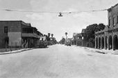  La Belle, downtown street scene, 1940s